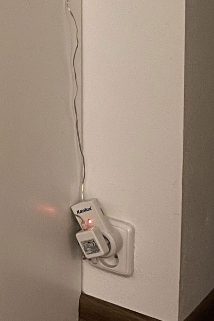 Remote-controlled outlet